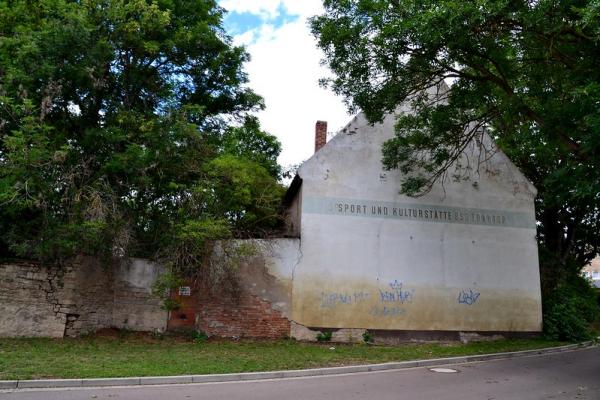Ehemaliges Vereinsheim mit Sportsaal