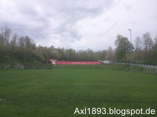 Adam-Holzner-Stadion Nebenplatz - Oberbergkirchen