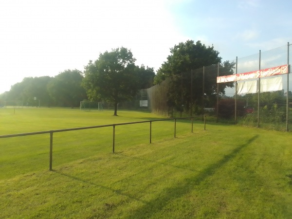 Heinrich-Meyer-Stadion im Sportzentrum Hohnstorf - Hohnstorf/Elbe