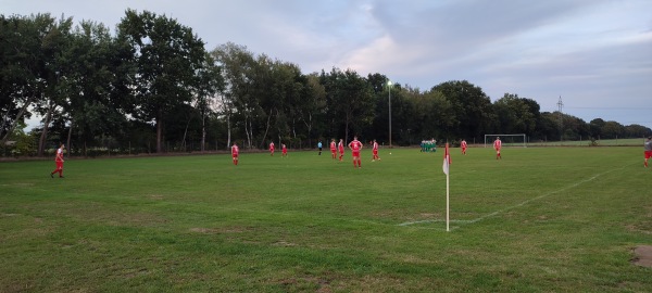 Sportplatz Obershagen B - Uetze-Obershagen