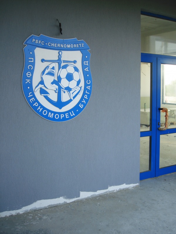 Tsentŭr za obuchenie Gnezdo, pŭlno s akuli - Burgas, OT Sarafovo