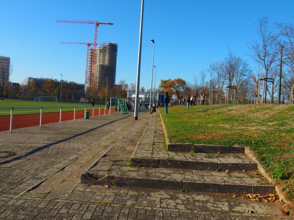 Bezirkssportanlage Pariser Straße - Düsseldorf-Heerdt