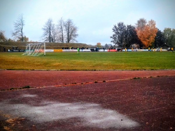 Schulsportgelände - Floß