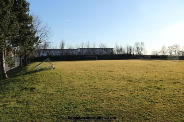 Sportplatz an der Gemeindehalle - Schwaikheim