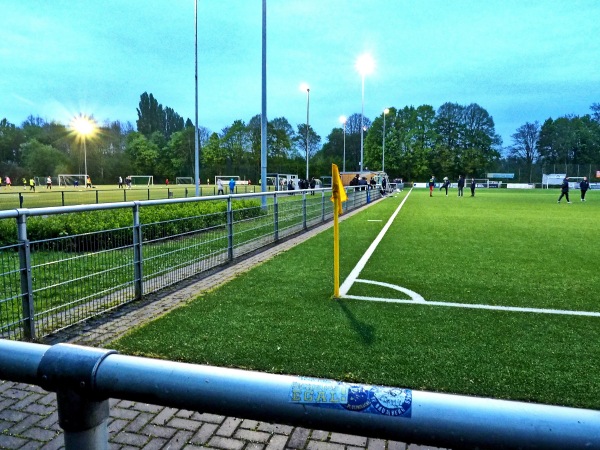 Bezirkssportanlage Am Eisenbrand Platz 4 - Meerbusch-Büderich