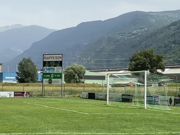 Sportplatz Hallenbad - Steg