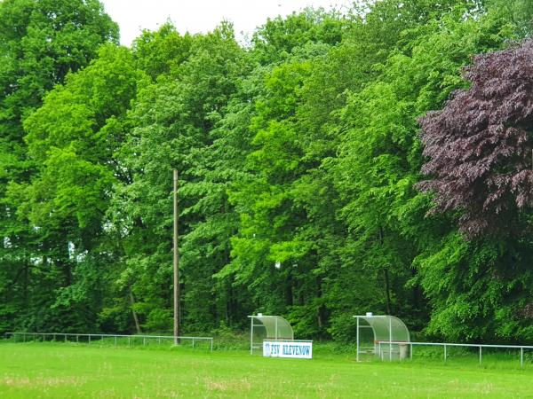Sportplatz im Schloßpark - Süderholz-Klevenow