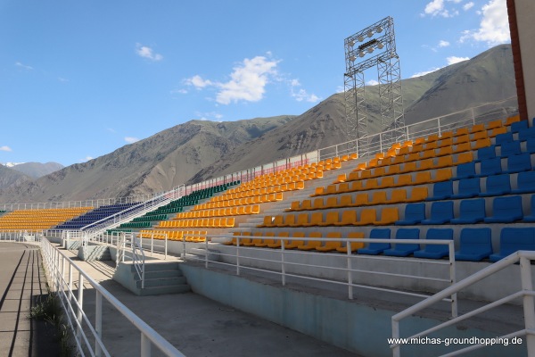 Stadion Aini - Aini