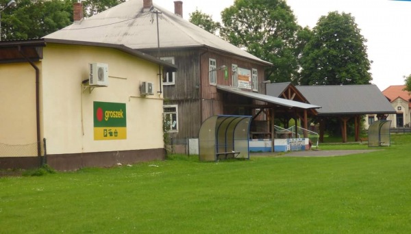 Boisko LKS Szarotka Uherce - Uherce