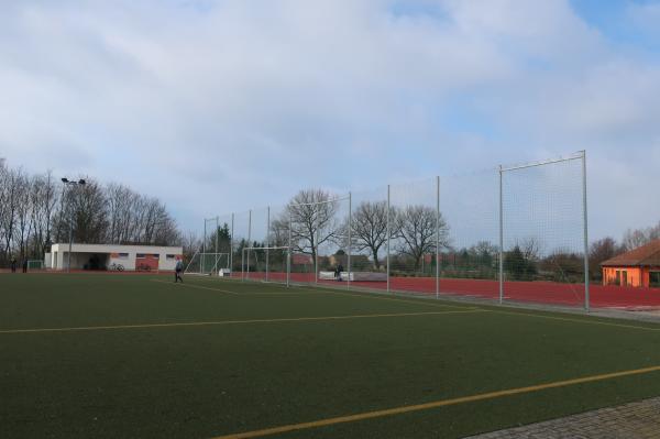 Sportplatz an der Nashorn-Grundschule - Oberkrämer-Vehlefanz