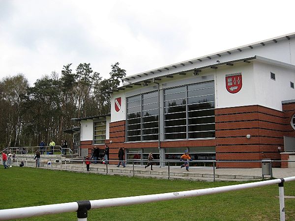 Waldstadion an der Schule - Klein Nordende