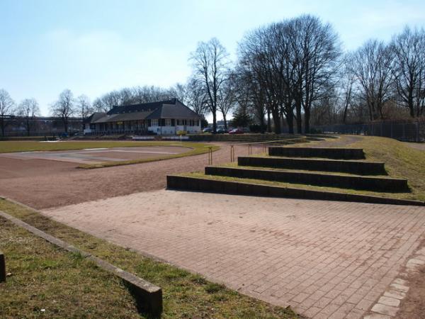 Edelstahlkampfbahn der Bezirkssportanlage Stahldorf - Krefeld-Stahldorf