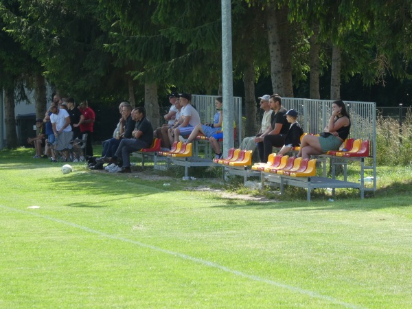 Boisko w Chełmiecach - Męcinka