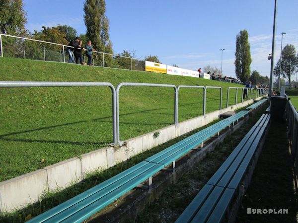 Alter Zustand (Naturrasen, ohne Tribüne)