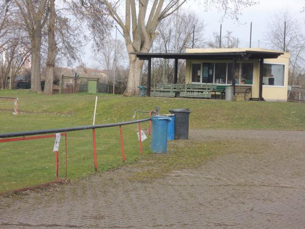 Sportanlage am Schwimmbad Maaraue - Mainz-Kostheim