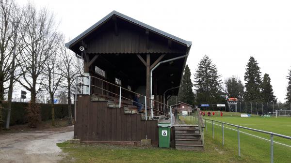 Alter Zustand (mit abgebrannter Holztribüne)