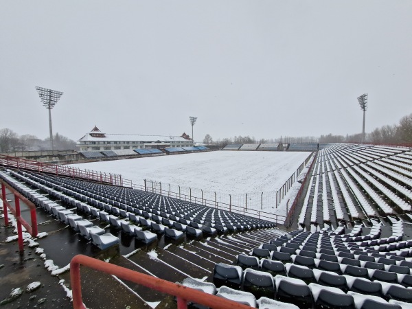 Stadler Stadion - Akasztó
