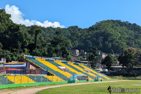 Estadio Municipal de La Merced - La Merced