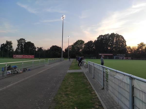 Bezirkssportanlage Am Eisenbrand Platz 4 - Meerbusch-Büderich