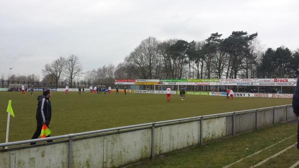 Walter-Steinkühler-Stadion - Emsdetten-Isendorf