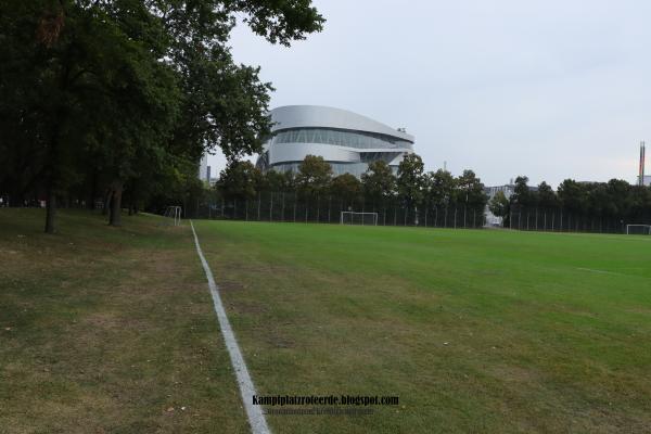 Bezirkssportanlage NeckarPark - Mercedesstraße - Stuttgart-Bad Cannstatt