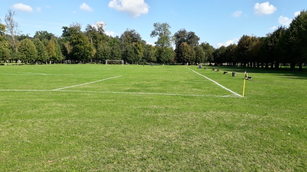 Sportplatz am Schloßpark - Malchin-Remplin
