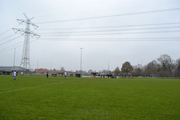 Helmut-Gehn-Stadion - Klein-Offenseth-Sparrieshoop