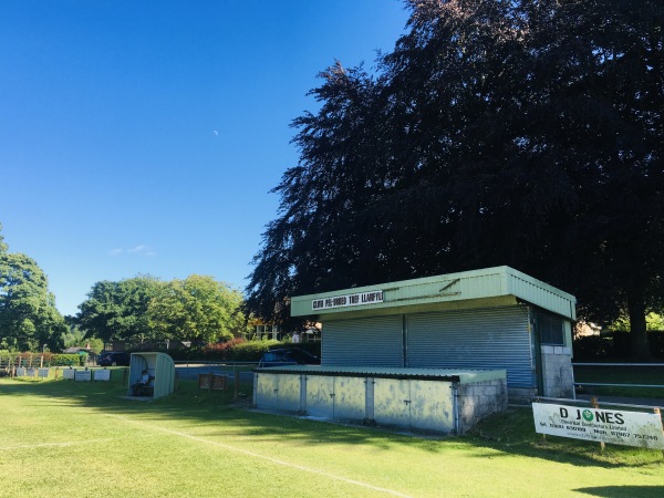 Cae Llwyn - Llanfyllin, POW