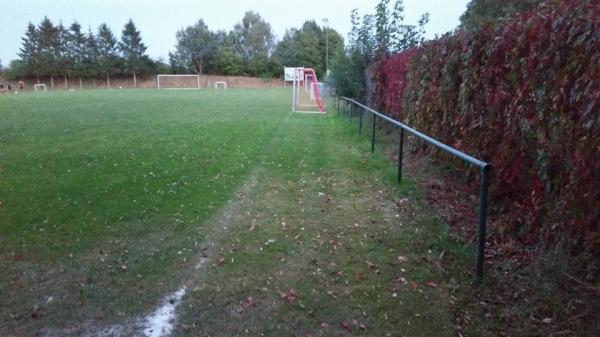 Sportanlage Lerchenweg B-Platz - Rosengarten bei Harburg-Siedlung Hainbuch