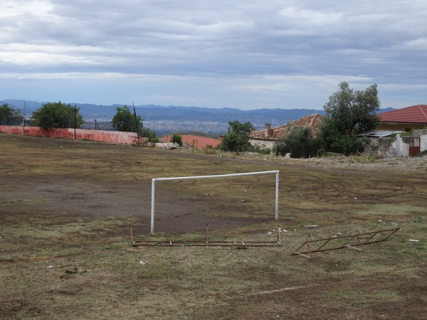 Der Stadionturm und ein Teil der Stufen wurden abgerissen.