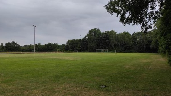 Stadion Auf der Ramhorst B-Platz - Burgwedel-Großburgwedel