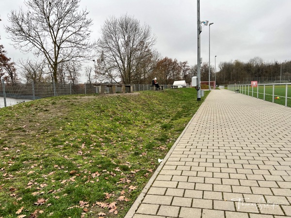 FV-Sportanlage - Kunstrasenplatz am Berg - Löchgau