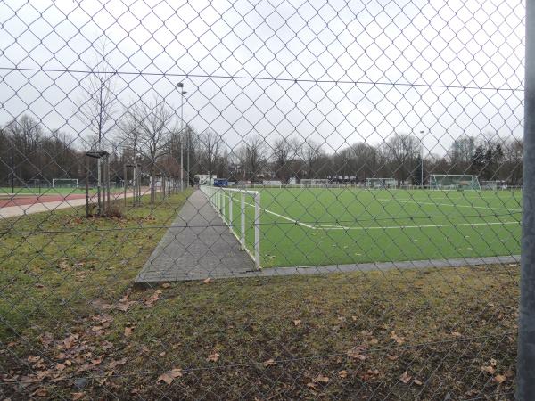 Sportpark am Stadtpark Platz 2 - Frankfurt/Main-Höchst