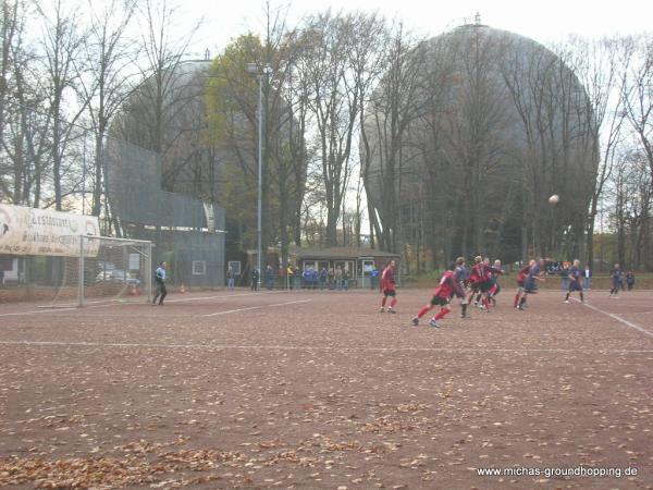 Sportplatz Piccoloministraße - Köln-Mülheim