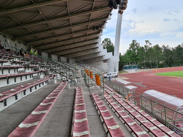 Rudolf-Tonn-Stadion - Schwechat