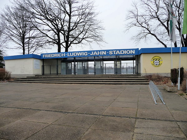 Friedrich-Ludwig-Jahn-Stadion - Hoyerswerda