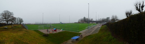 Sportplatz am Schloß Hansenberg - Geisenheim-Johannisberg-Schloßheide