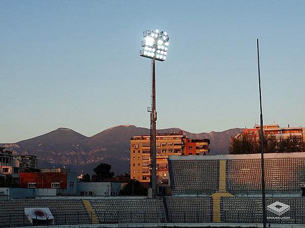 Stadiumi Kombëtar Qemal Stafa - Tiranë (Tirana)