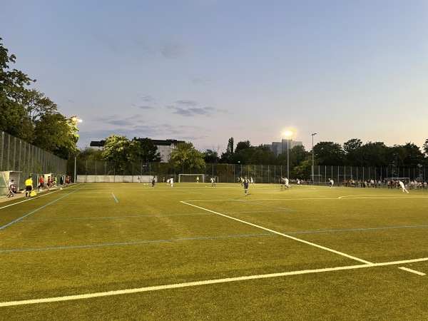 Stadion am Brentanobad Nebenplatz 2 - Frankfurt/Main-Rödelheim