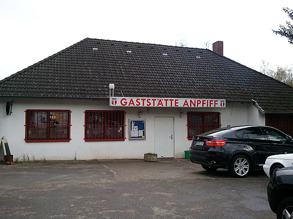 Stadion an der Landesgrenze - Hamburg-Wilhelmsburg