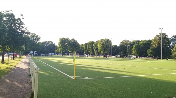 Sportpark am Stadtpark Platz 2 - Frankfurt/Main-Höchst