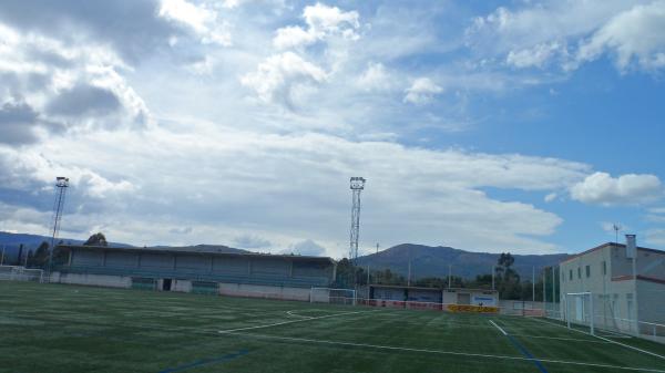 Campo de Fútbol Novo Doce - Padrón, GA