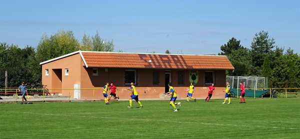 Fotbalové hřiště Cvrčovice - Cvrčovice