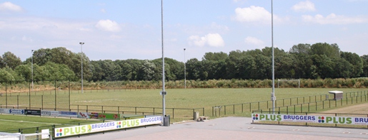 vor dem Umbau auf Kunstrasen