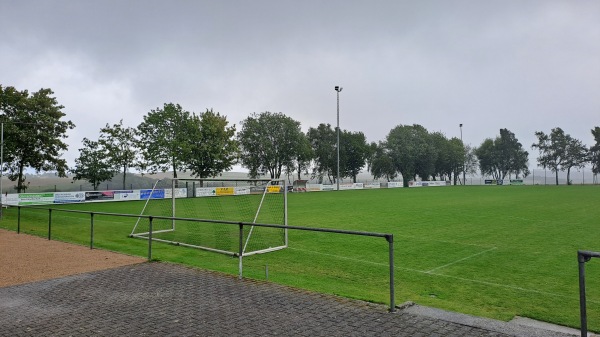 Sportplatz Karlshausen - Karlshausen