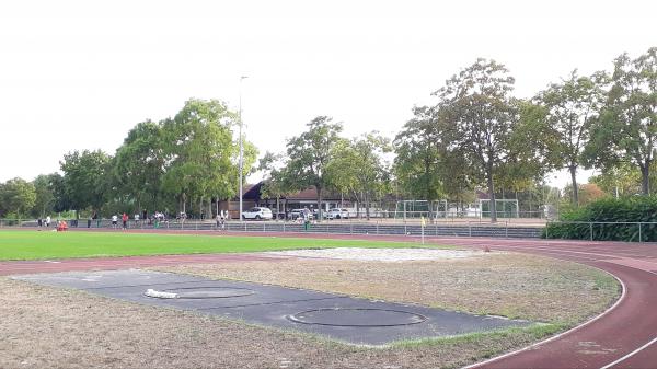 Sportzentrum Ginsheimer Landstraße - Sportfreunde-Platz - Bischofsheim/Mainspitze