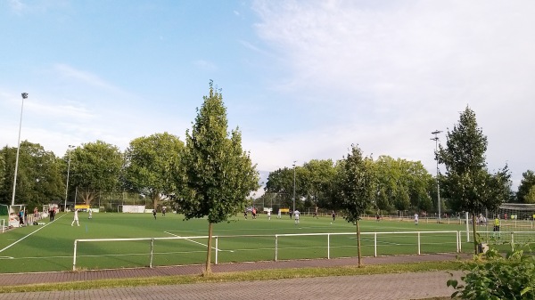 Sportpark am Stadtpark Platz 2 - Frankfurt/Main-Höchst