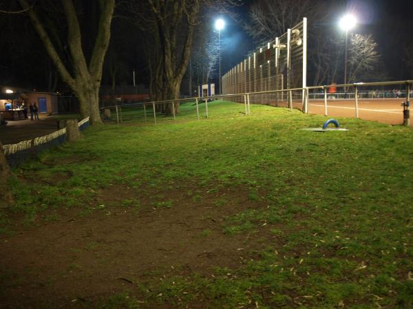 Bezirkssportanlage B8/Emsstraße - Duisburg-Fahrn