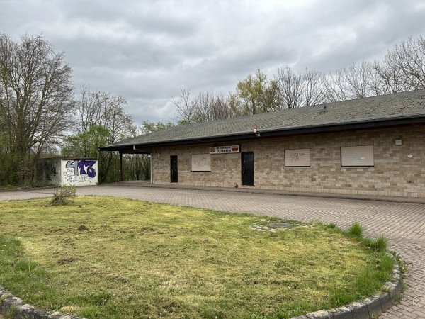 Sportplatz Unter der Bahn - Mülheim-Kärlich-Urmitz Bahnhof