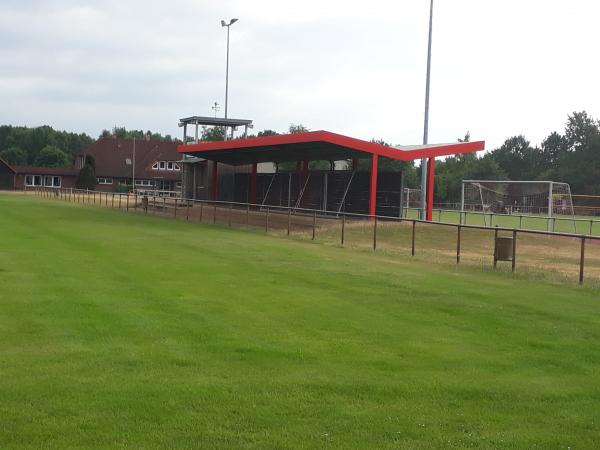Heinrich-Meyer-Stadion im Sportzentrum Hohnstorf - Hohnstorf/Elbe